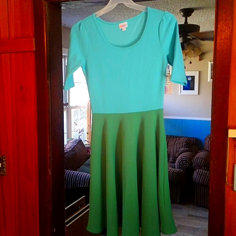 Nwt medium auqa top kelly green bottom